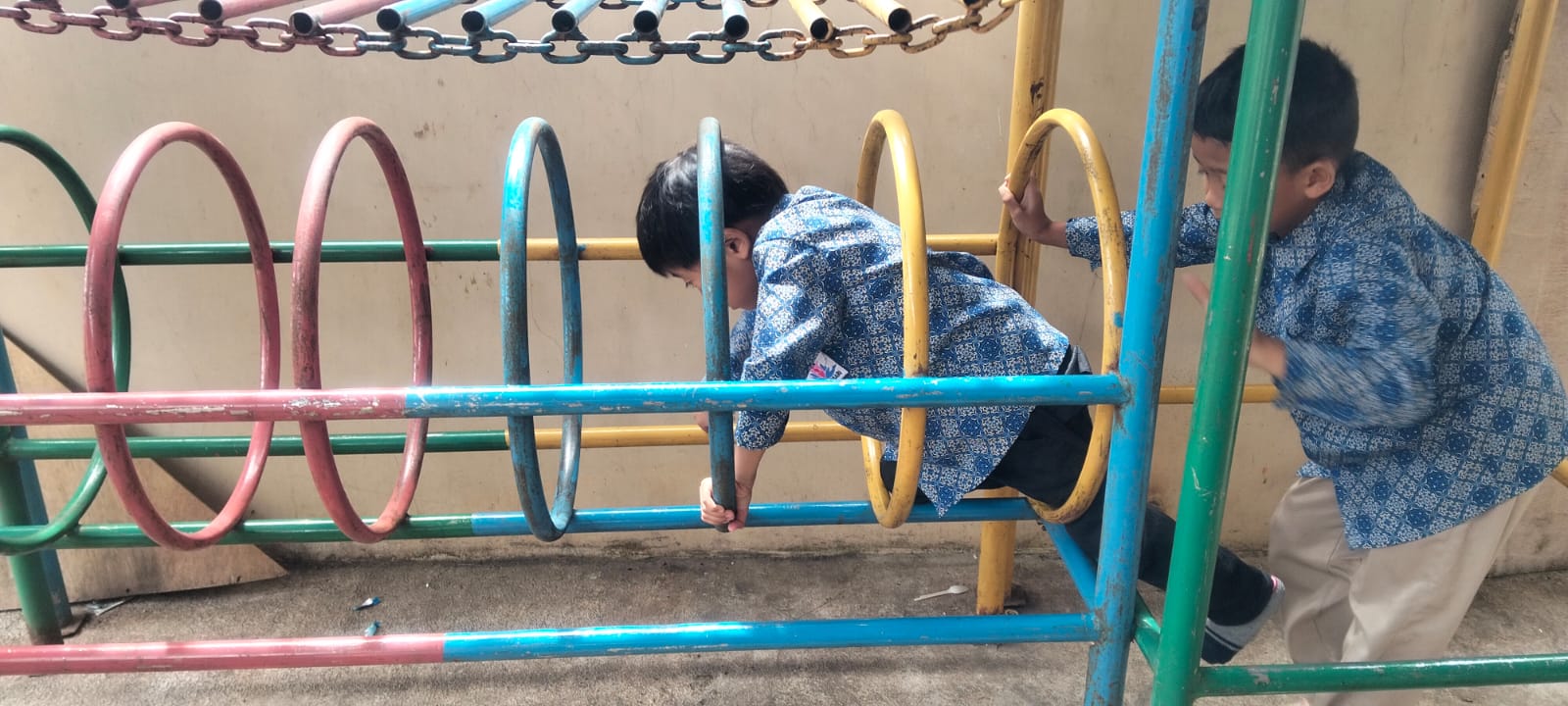 bermain  lorong spiral